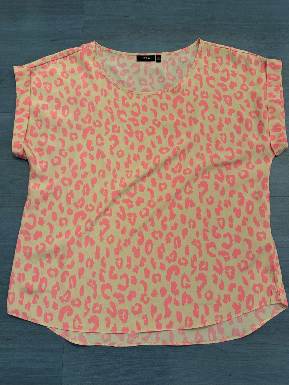 Apt. 9 Neon Pink Leopard Short Sleeve Scoop Neck Top